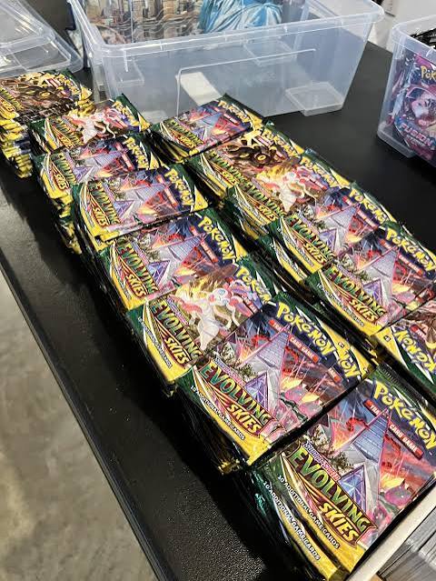 Evolving Skies Booster Pack